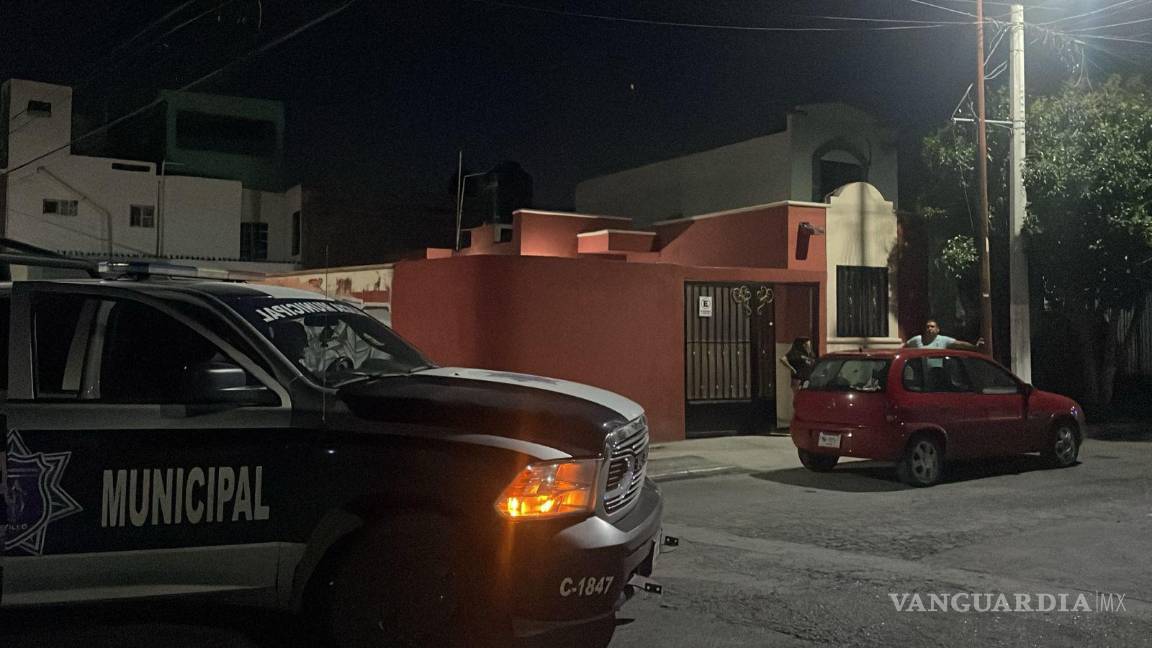 $!Testigos señalaron que los involucrados arrojaban piedras y portaban armas punzocortantes al momento del altercado.