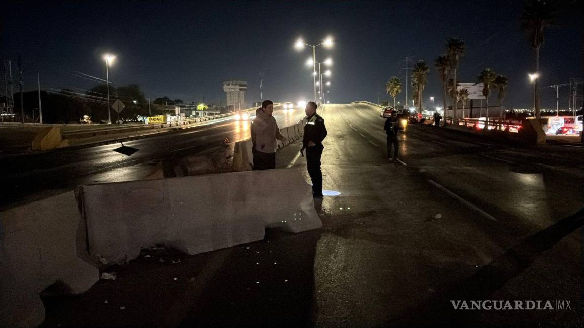 $!La ballena vehicular fue proyectada hacia los carriles contrarios, provocando un segundo accidente.