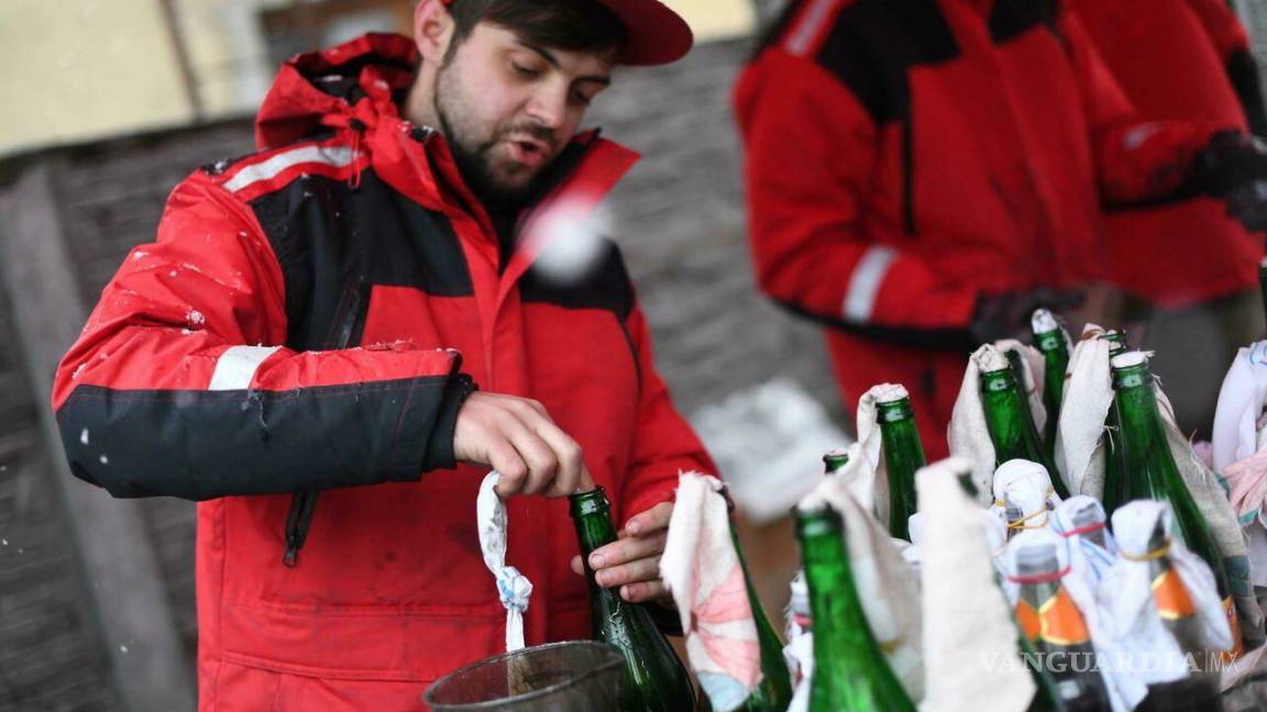 $!Cervecería ucraniana contra Putin, deja la cerveza y fabrica cocteles molotov