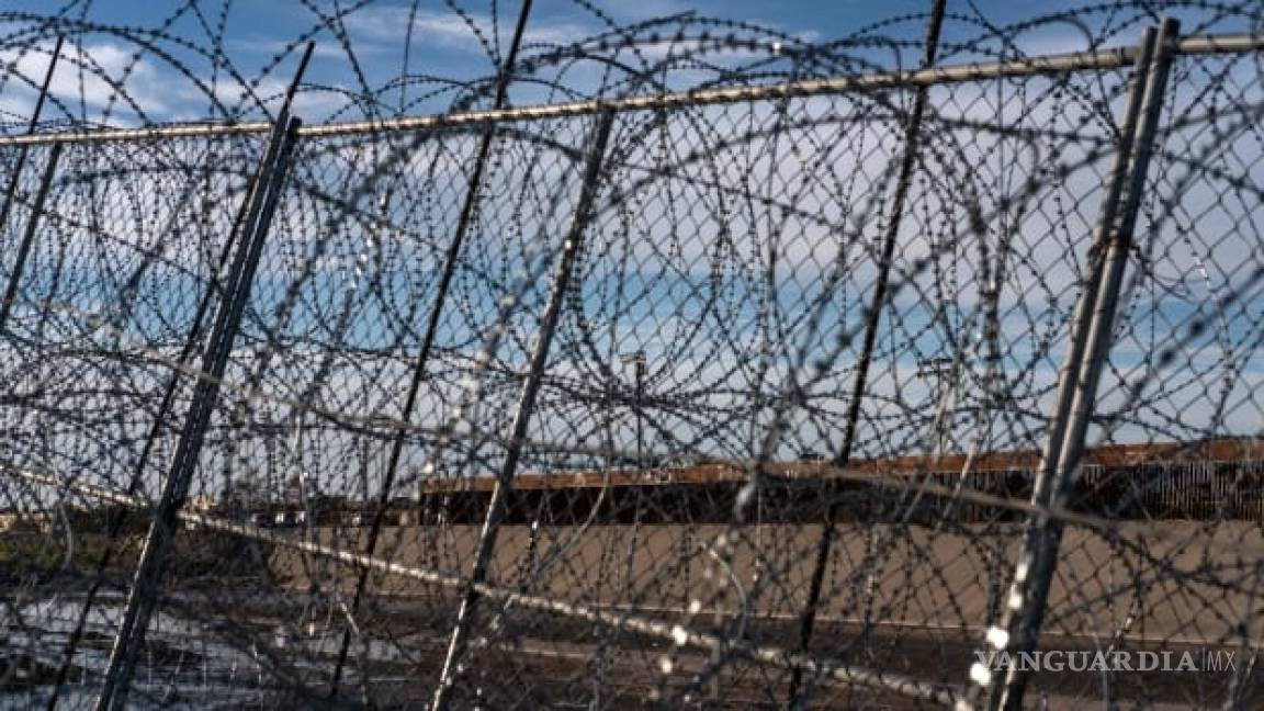 Se roban alambre de púas de muro de Trump y lo colocan en casas de Tijuana