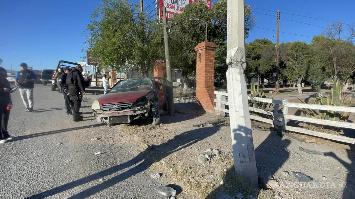 Saltillo: pierde el control y vuelca tras presunto ‘cerrón’ en V. Carranza