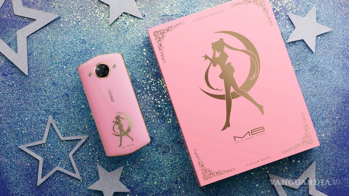 Combate al mal y tómate selfies con el celular de Sailor Moon