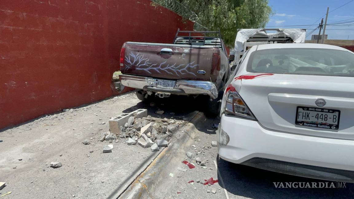 Falla en frenos provoca accidente múltiple en la colonia Gaspar Valdés, en Saltillo