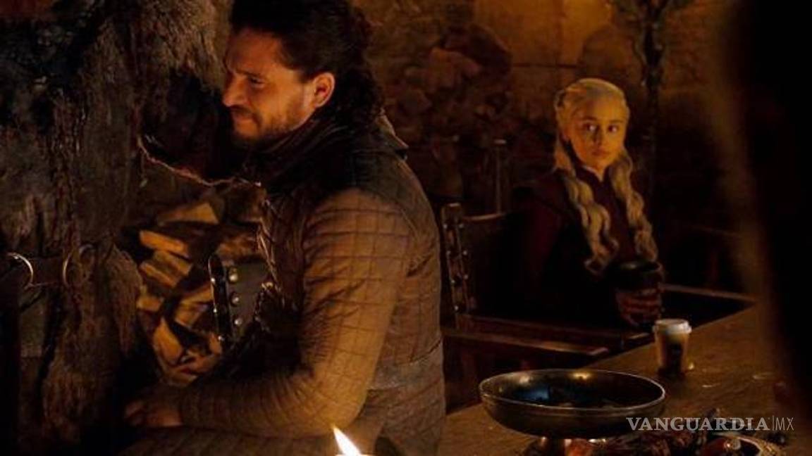 $!'Game Of Thrones' y la botella de agua que se coló en el último capitulo