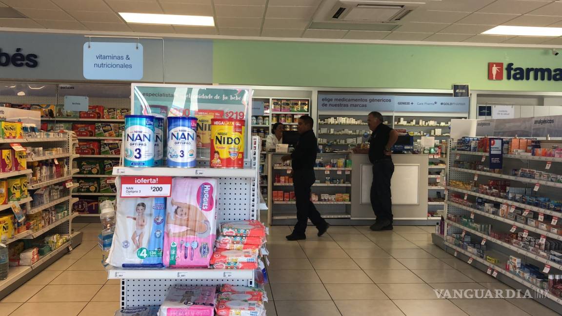 Causa alarma víbora escondida en farmacia de Saltillo