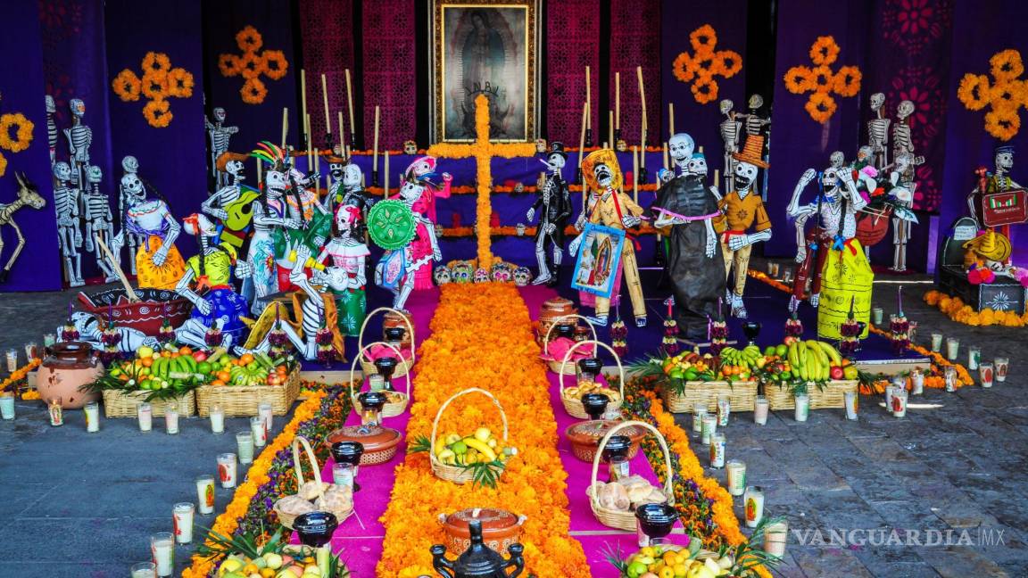 $!Los principales elementos de los Altares de Muertos, aunque también se emplean otros como fruta, calaveritas de chocolate y/o azúcar, fotografías, pétalos de flores y más.