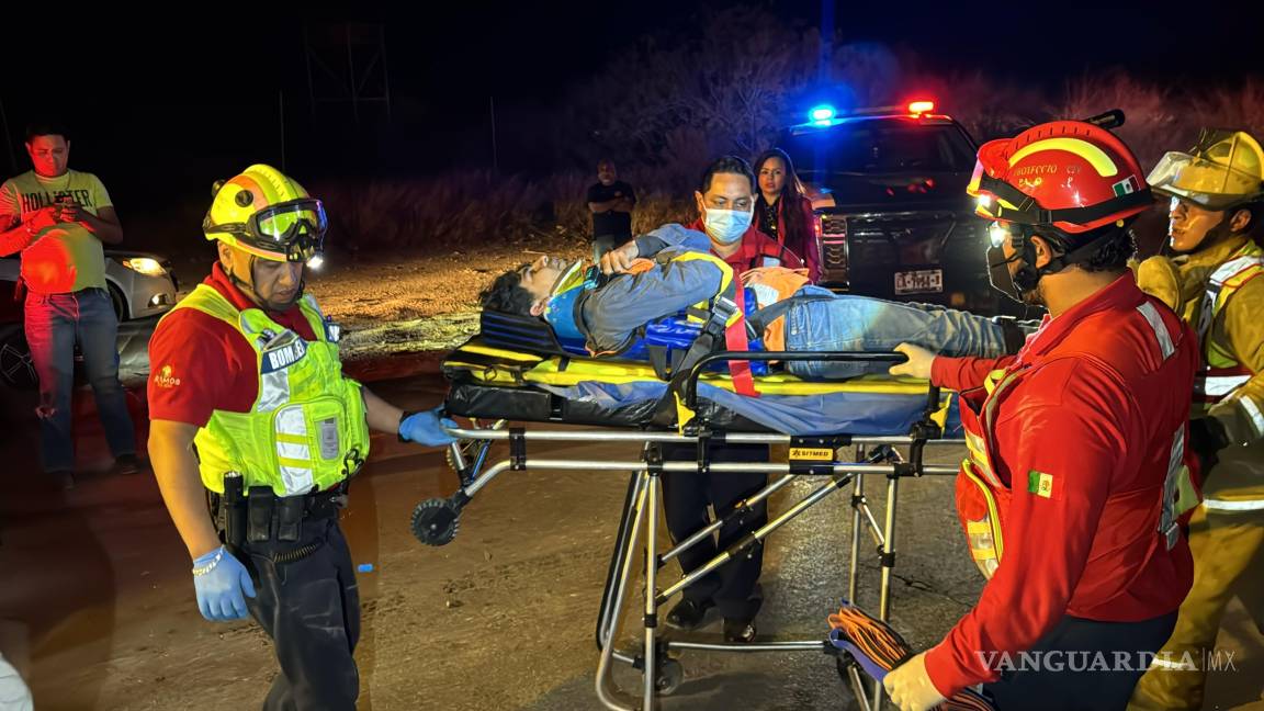 Se impactan contra tráiler y quedan prensados, en Ramos Arizpe