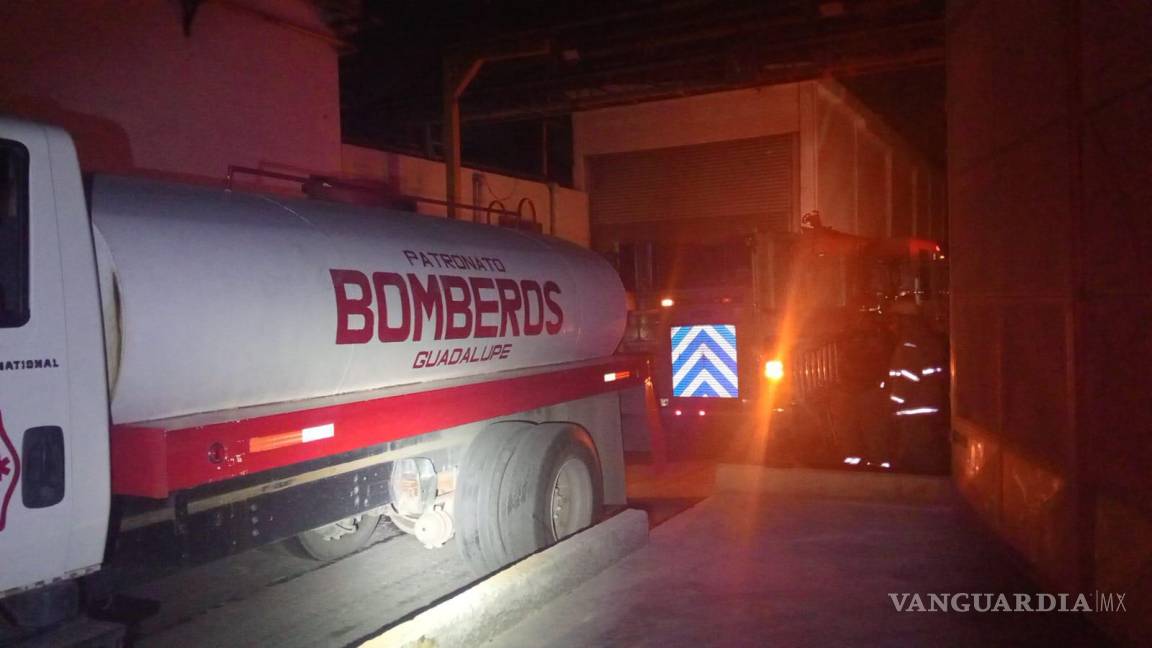 Evacuan a trabajadores de fábrica de harina por incendio, en Nuevo León