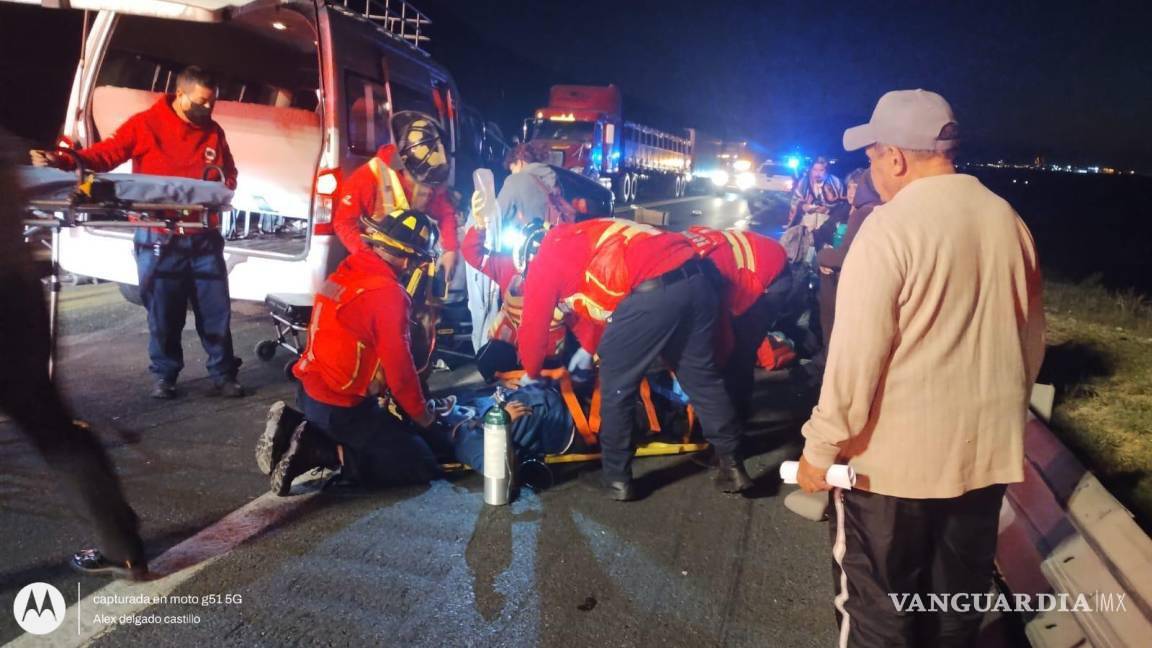 $!Cuatro lesionados fue el saldo del accidente en el libramiento.