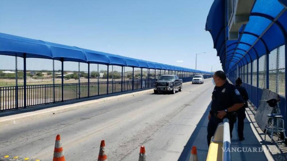 $!Automovilistas fueron desviados al Puente Internacional Número Dos, que operó como la única vía de cruce entre Eagle Pass y Piedras Negras durante el cierre.