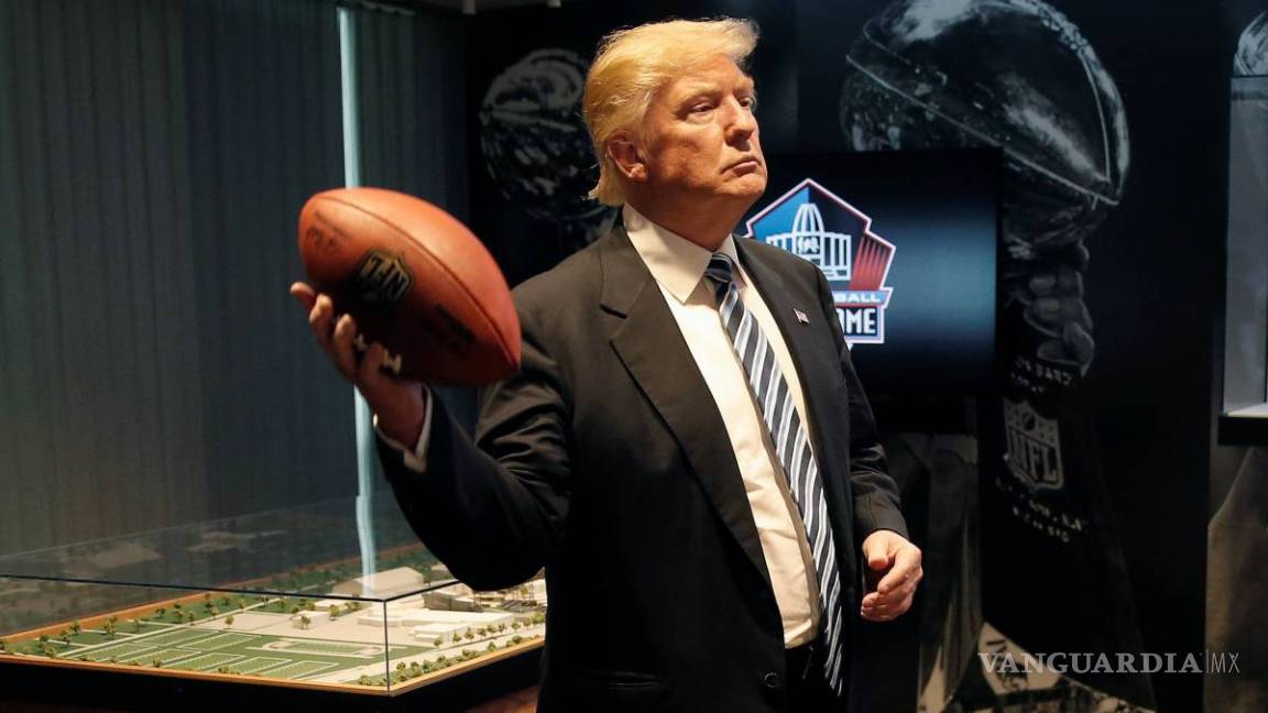 $!Donald Trump no verá los juegos de la NFL...a menos que no se arrodillen durante el himno