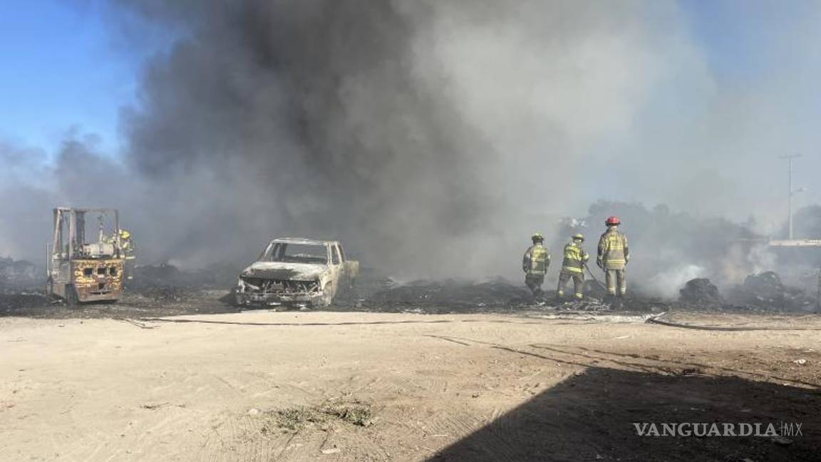 $!Las labores de los bomberos fueron rápidas para combatir las llamas.
