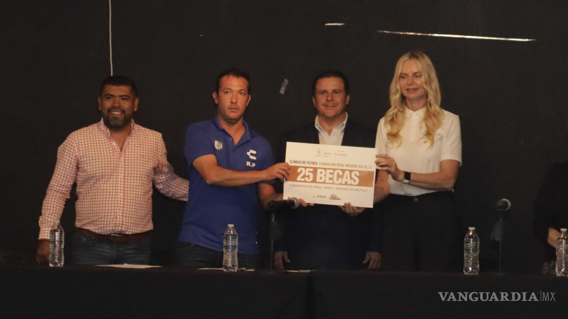 $!La Fundación Real Madrid, en colaboración con el ayuntamiento de Saltillo, otorgó 25 becas deportivas a alumnos de Querétaro Saltillo.