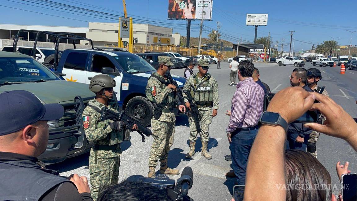 $!Este sábado, unidades de la Policía Estatal, el Ejército Mexicano y la Secretaría de Marina recorrieron los principales bulevares de Saltillo como parte de un operativo preventivo que abarca toda la Región Sureste.