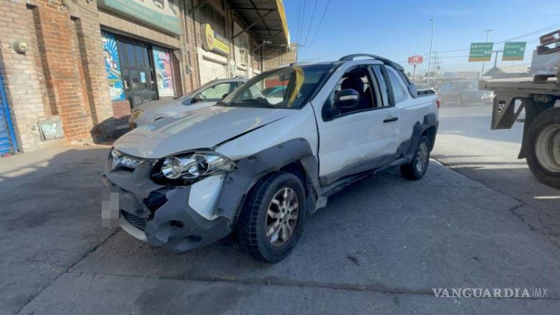 Choque múltiple genera caos vehicular en el periférico LEA; conductor intentó cambiar de carril