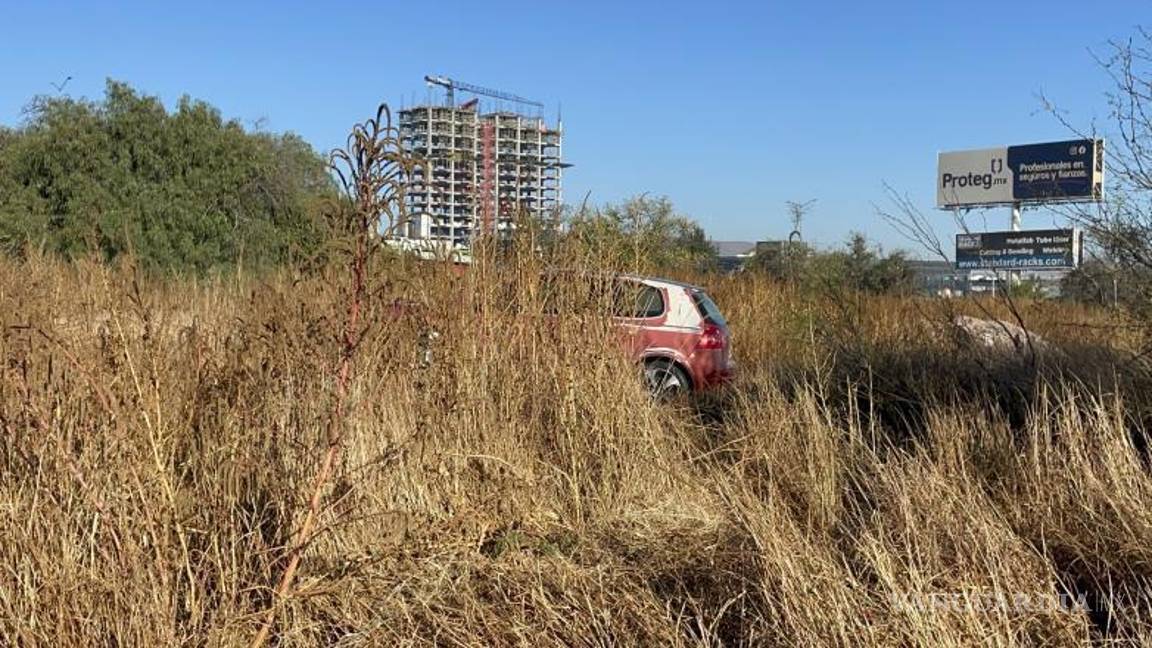 $!Elementos de la Policía Municipal acudieron al sitio para tomar conocimiento del accidente.