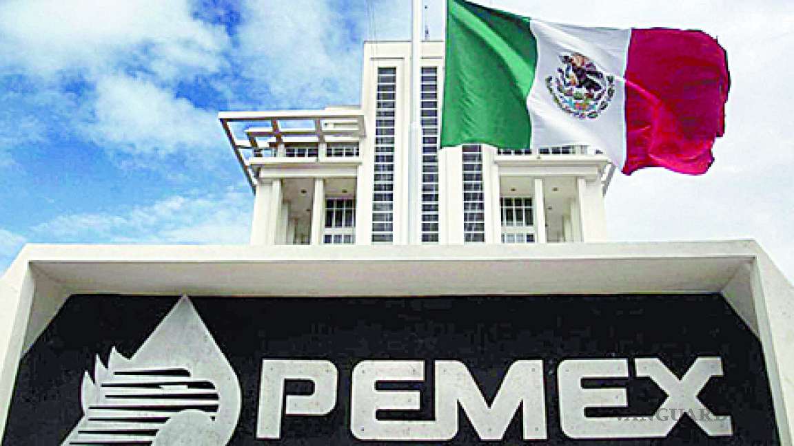 Es Pemex un monumento a la ineficiencia: Bloomberg