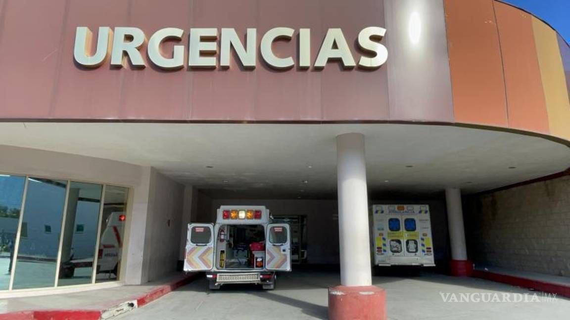 $!Los paramédicos llevaron al Hospital General a la mujer lesionada.