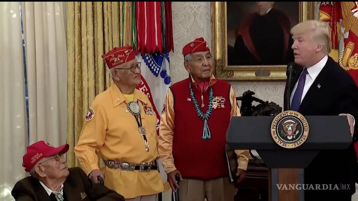 Trump llama 'Pocahontas' a senadora durante homenaje a veteranos Navajo