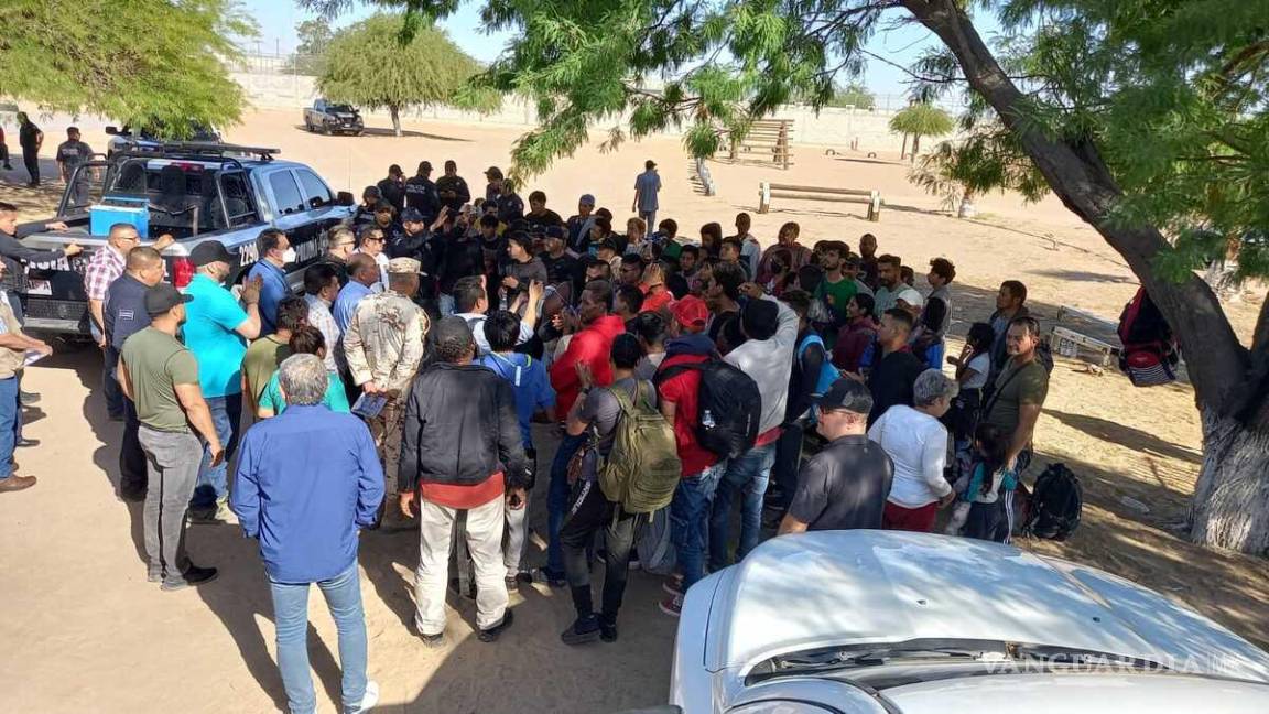 $!Este sábado un total de 113 personas migrantes fueron rescatadas de una casa de seguridad, donde se encontraban privados de su libertad, en San Luis Río Colorado