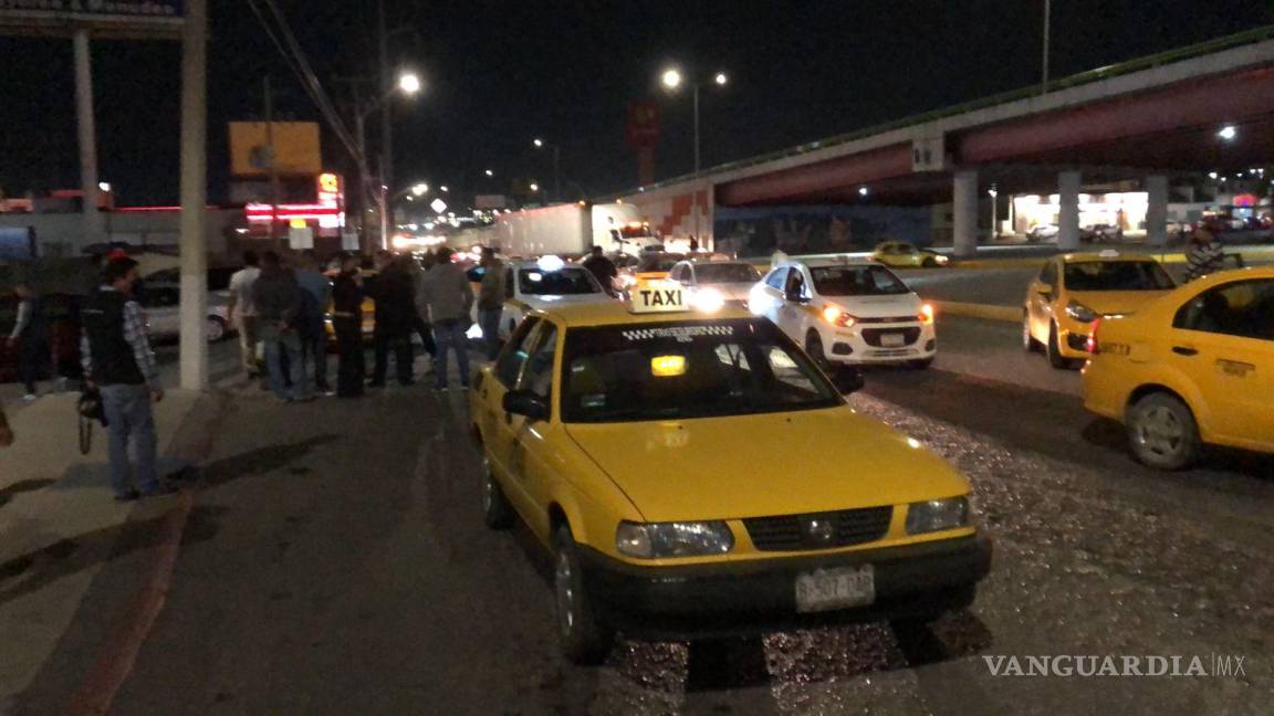 En Saltillo, protestan taxistas por asalto a un conductor