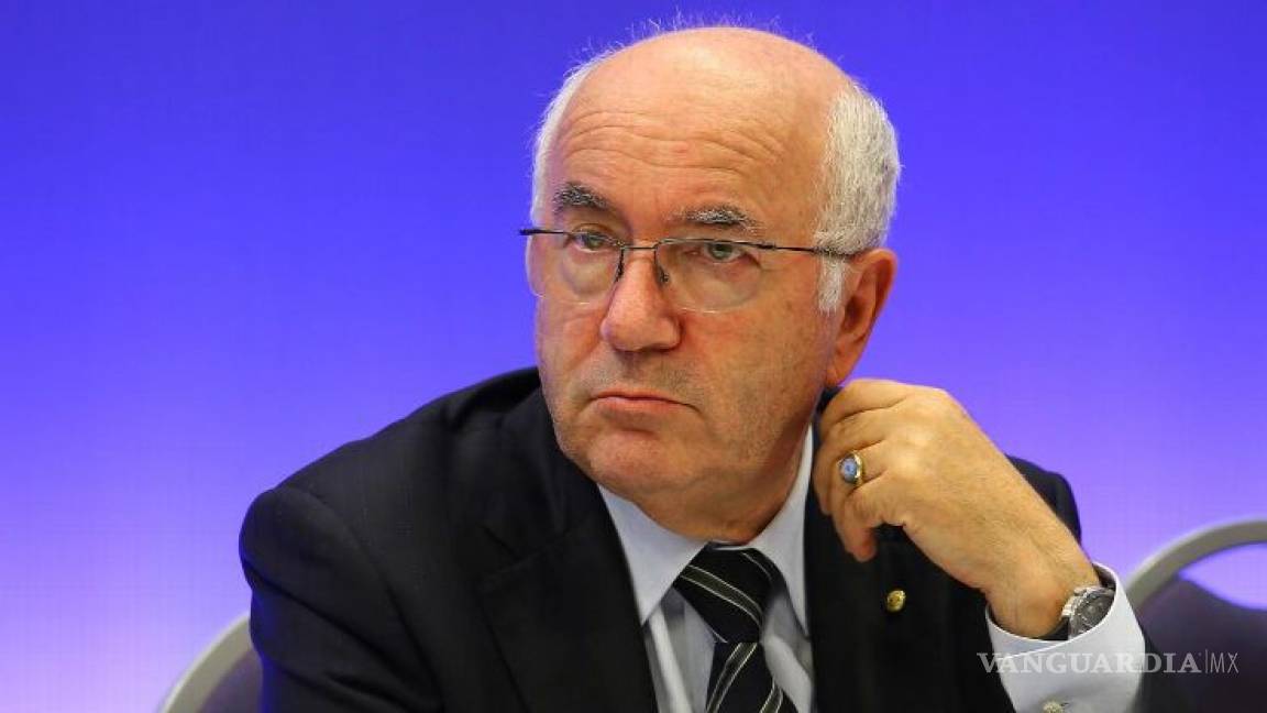 Renuncia presidente de la Federación Italiana de Futbol