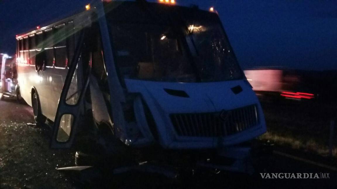 15 lesionados deja volcadura de autobús en la autopista Saltillo-Torreón