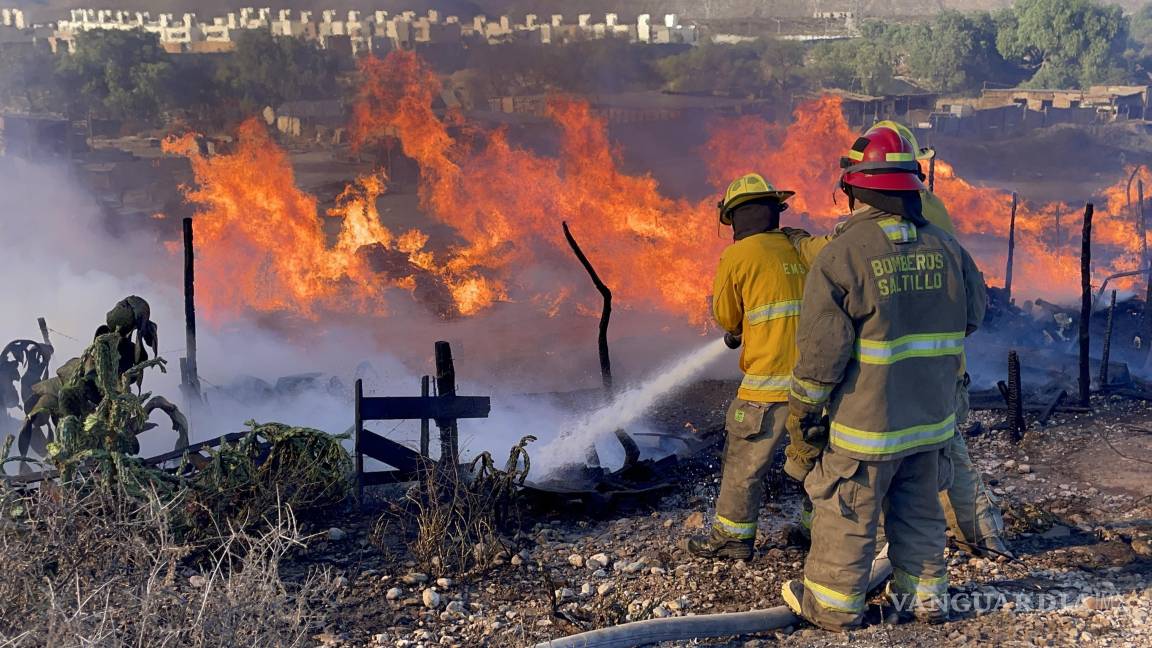 Se incendian tejabanes y predio donde había tarimas