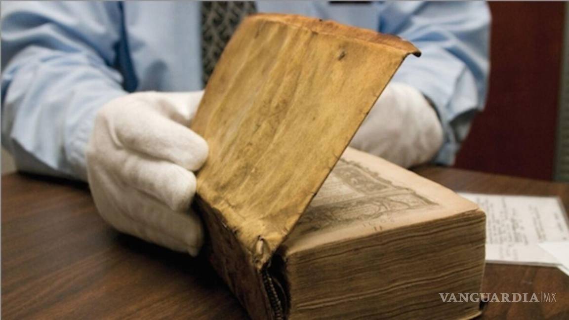 ¡Escalofriante! La Universidad de Harvard retira un libro encuadernado con piel humana