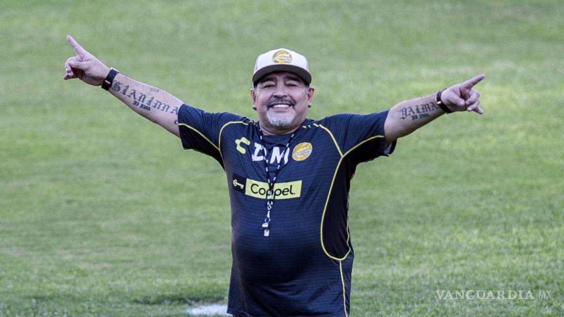 Maradona deja la dirección técnica de Dorados...y se convierte en su chofer