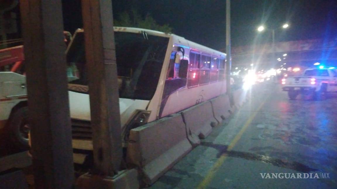 Choca Mustang contra ‘ballena’ y provoca accidente múltiple en Fundadores, Saltillo