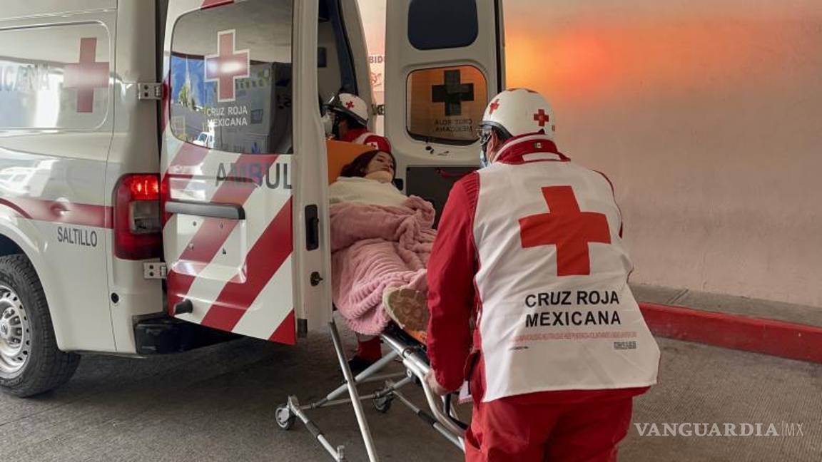 $!Tras el accidente, varios automovilistas que pasaban por el lugar se detuvieron. Al no poder hacer nada directamente, contactaron al número de emergencias.