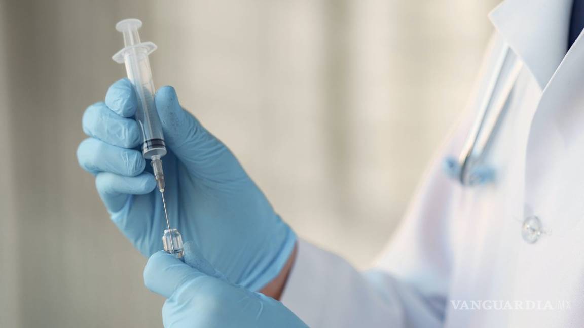 Farmacéutica de EU prueba vacuna contra COVID-19 en 8 personas con resultados prometedores