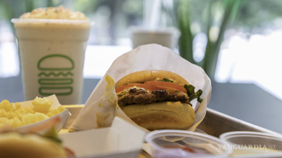 $!El costoso menú de las hamburguesas 'Shake Shack', ¿pagarías 229 por uno de sus combos?