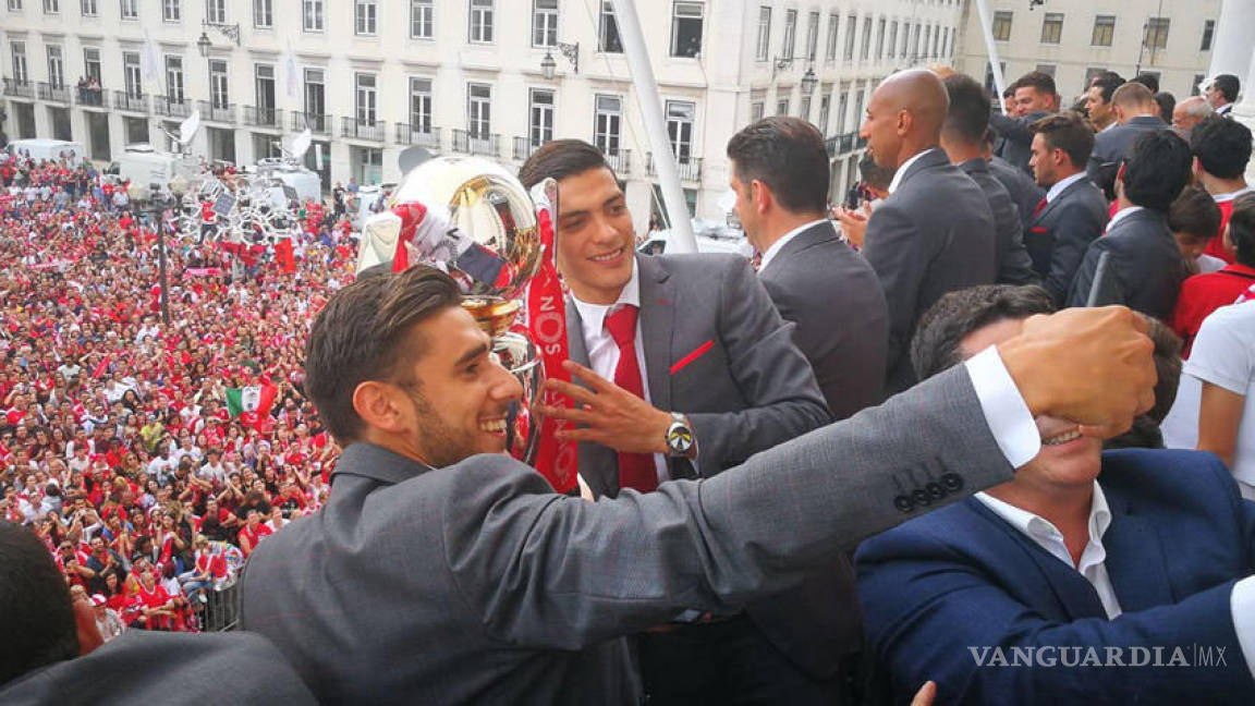 Benfica y Jiménez celebran con su afición