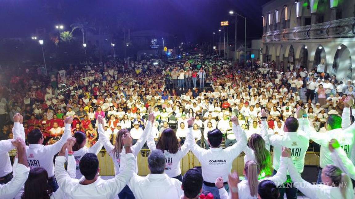 $!La candidata a la alcaldía de Frontera agradeció el apoyo de los ciudadanos durante su discurso en la plaza principal.