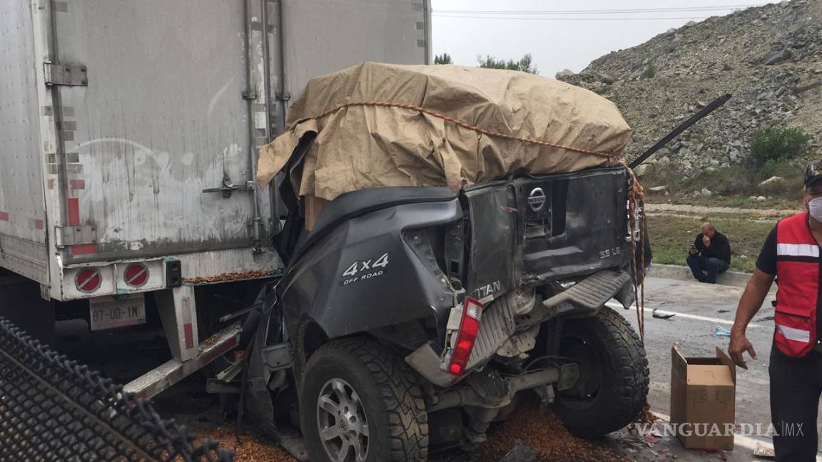 $!Carambola con más de 30 autos bloquea autopista Saltillo a Monterrey; hay dos muertos