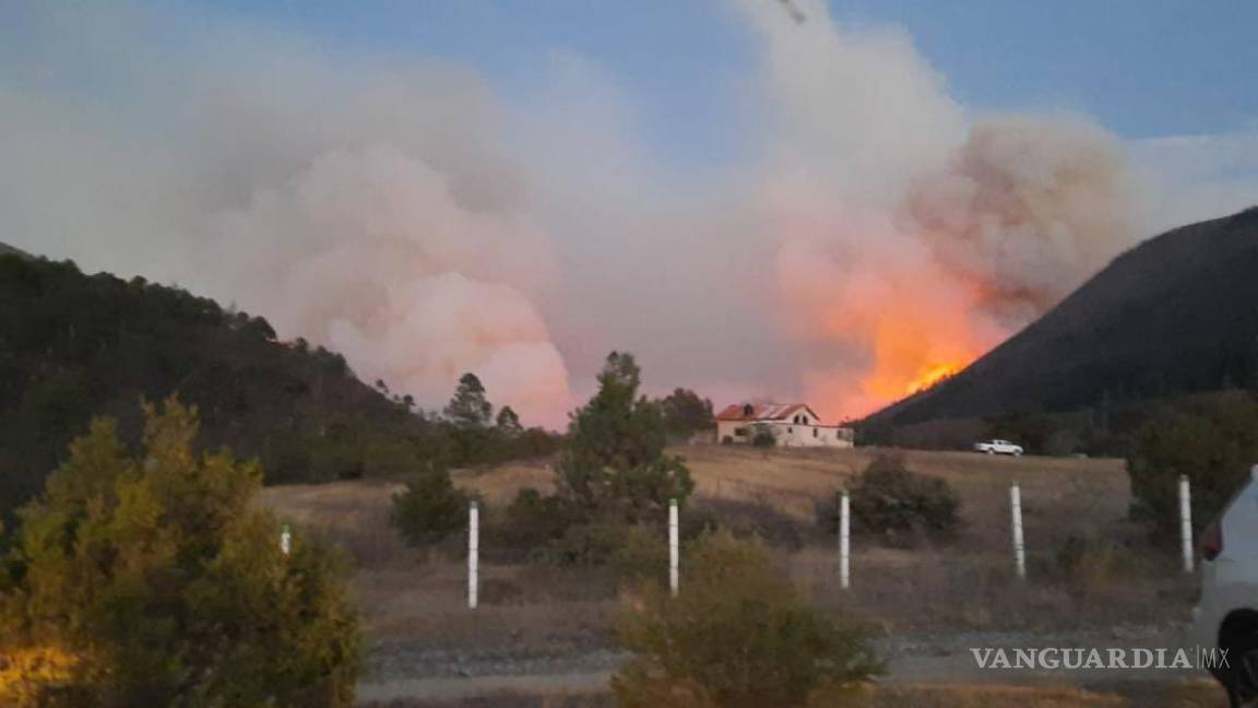 Evacuan a 400 personas por incendio en la Pinalosa