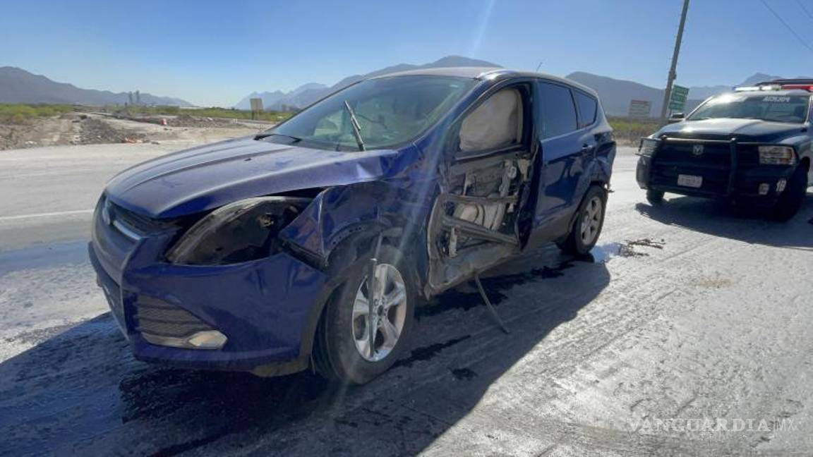 $!Tras el accidente, los conductores permanecieron en el sitio a la espera de sus aseguradoras para llegar a un acuerdo por los daños.