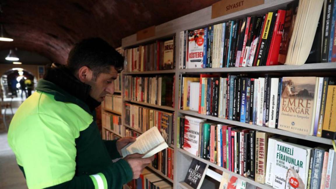 $!Recolectores de basura crean biblioteca con libros que fueron desechados