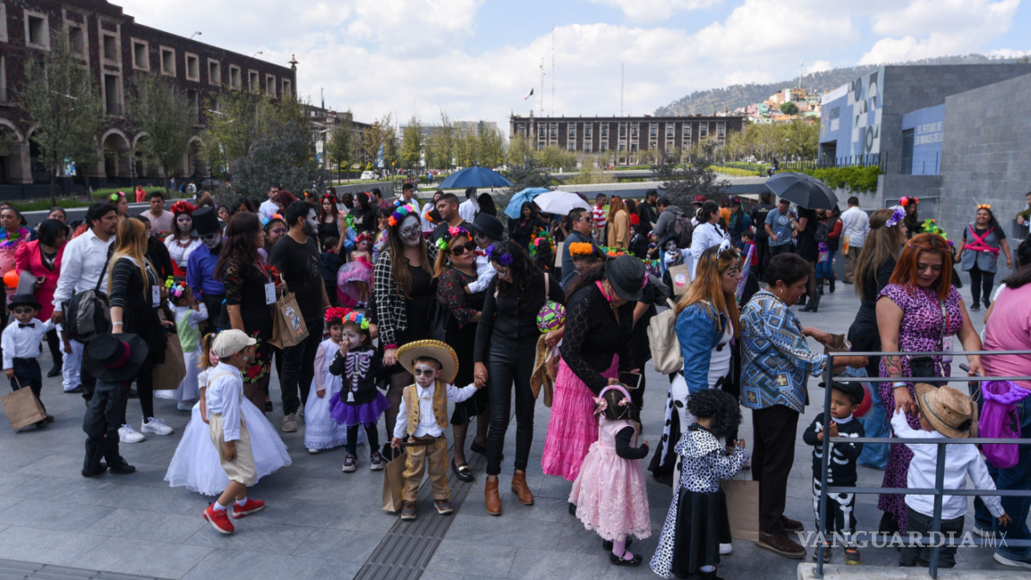 $!Pedir calaverita en México es una actividad única y se enfoca más en la conexión con nuestras tradiciones y en recordar a los seres queridos.