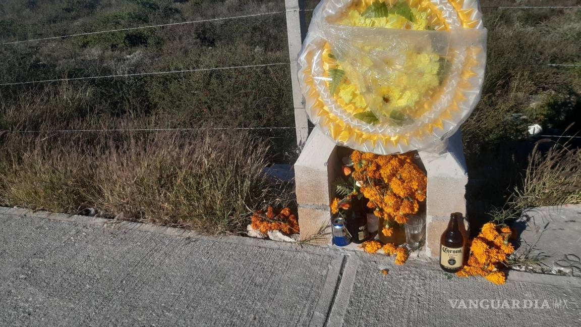 Familiares de Ignacio no lo olvidan, llevan cervezas y tabaco al lugar de su muerte en Saltillo