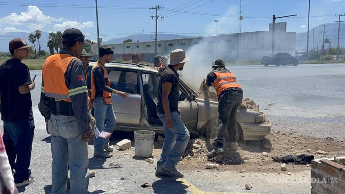 $!La familia logró ponerse a salvo antes de que las llamas se propagaran.