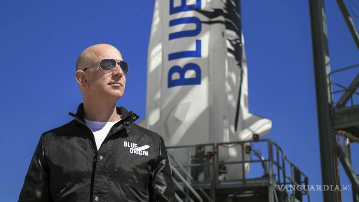 Imágenes del histórico viaje al espacio de Bezos con el astronauta más joven y la más longeva
