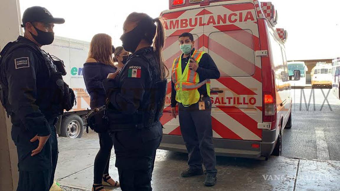 $!Su cuñada la golpea en la central, su marido ni las manos metió