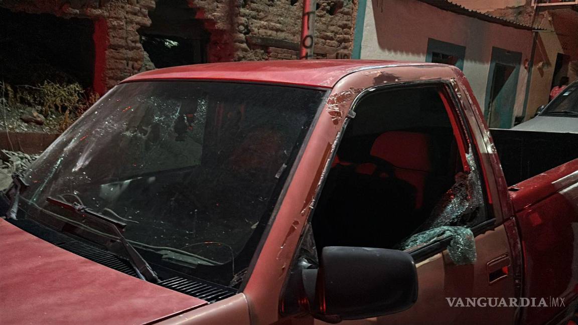 $!Vecinos señalaron que los agresores pertenecían a la pandilla “Huajucos” del Ojo del Agua, quienes atacaron la vivienda y los vehículos estacionados.
