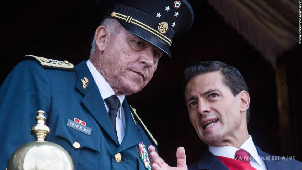 Cuestiona corresponsal de The Economist que EU ceda caso Cienfuegos a México: 'mienten al decir que sí confían'