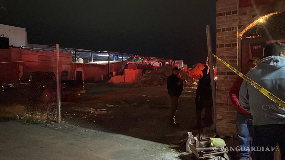 Edificio viejo se derrumba en Monclova y deja un trabajador sin vida; otro más resulta herido