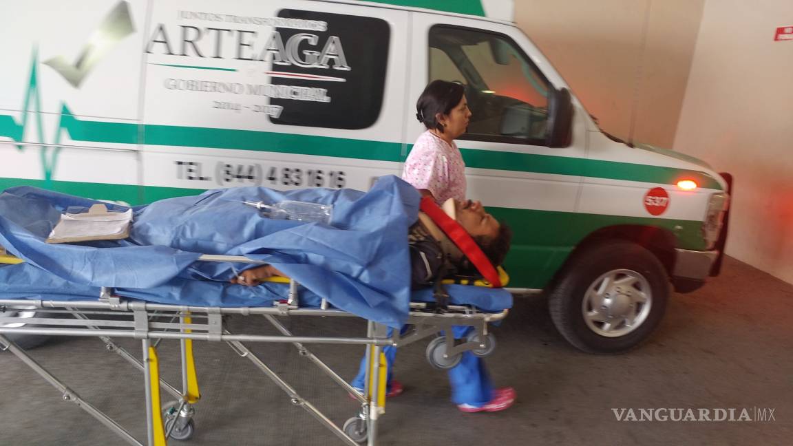 Llega quemado y golpeado a hospital de Arteaga; ignoran causas