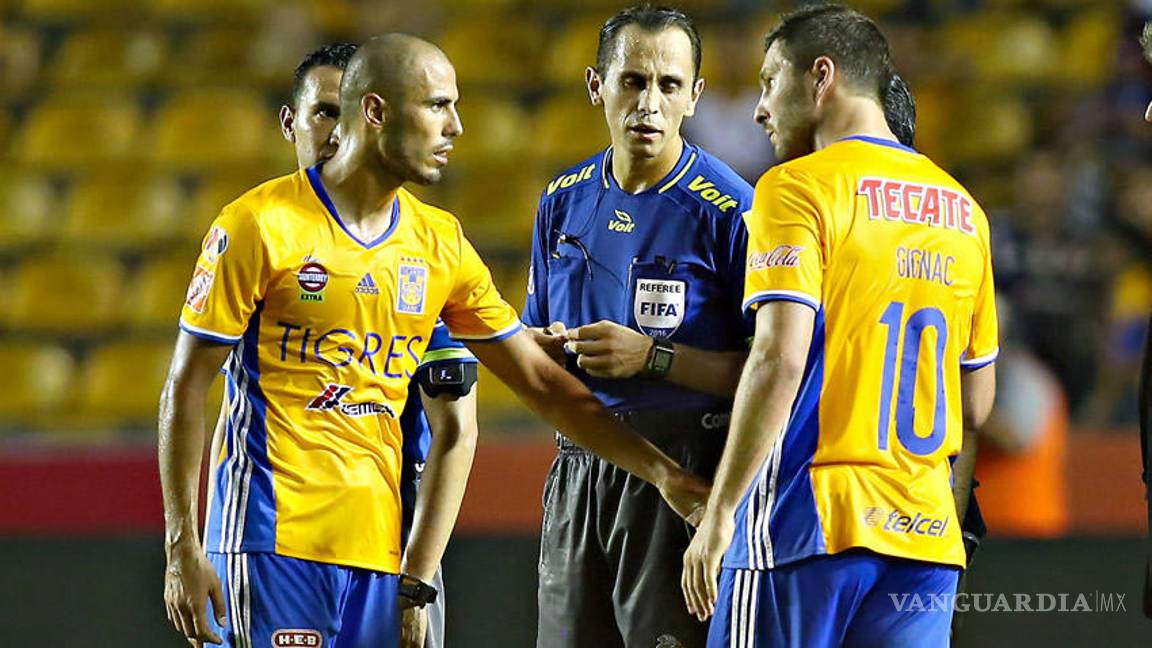 $!Luis Enrique Santander fue amenazado de muerte por no pitar el penal contra Chivas en la final